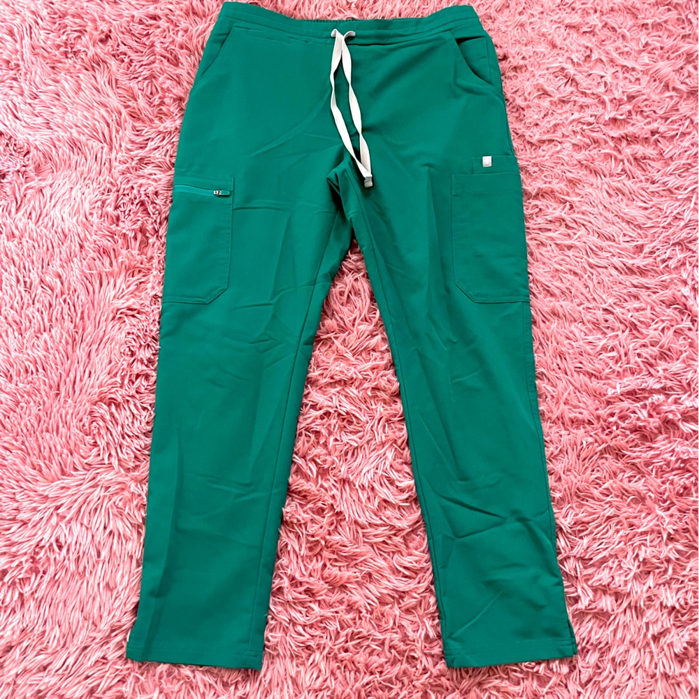 FIGS Hunter Green Petite Cargo Scrub Pants